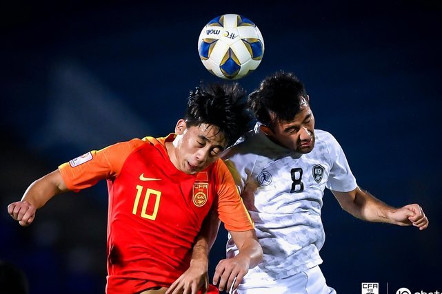 中国U23战胜塔吉克斯坦，观众热情突破万！