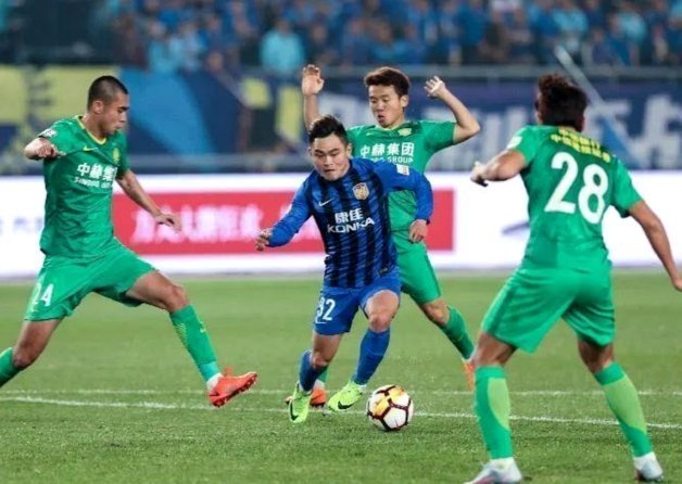 中超：河南1-2海港，古斯塔沃绝平被吹，克劳德复出破门