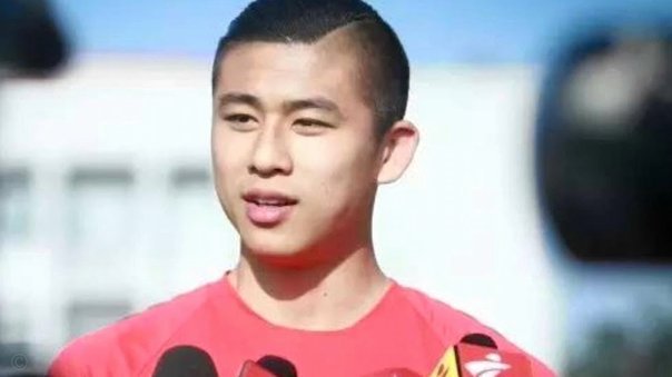 半场：国安0-0泰山，郑铮直红，张玉宁进球被吹