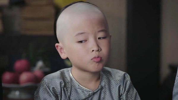 10岁小将的惊人表现与年龄争议