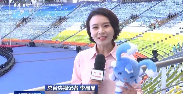 劳尔夫妇现身源深体育场，为女儿体育梦想加油
