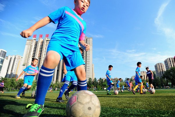 中国足球星火：孩子们的热爱与家长的支持